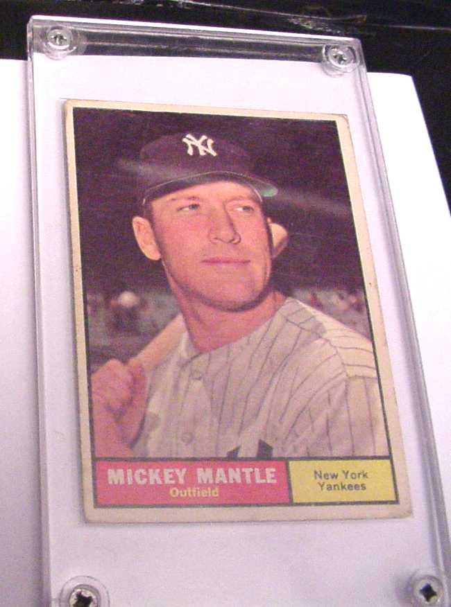 1961 Topps 300 Mickie Mantle Baseball Card